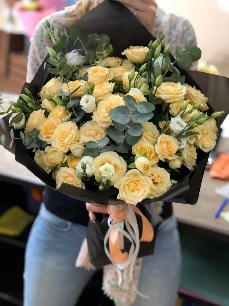 Букет цветов из: Розы и Лизиантусы в Чистеньком