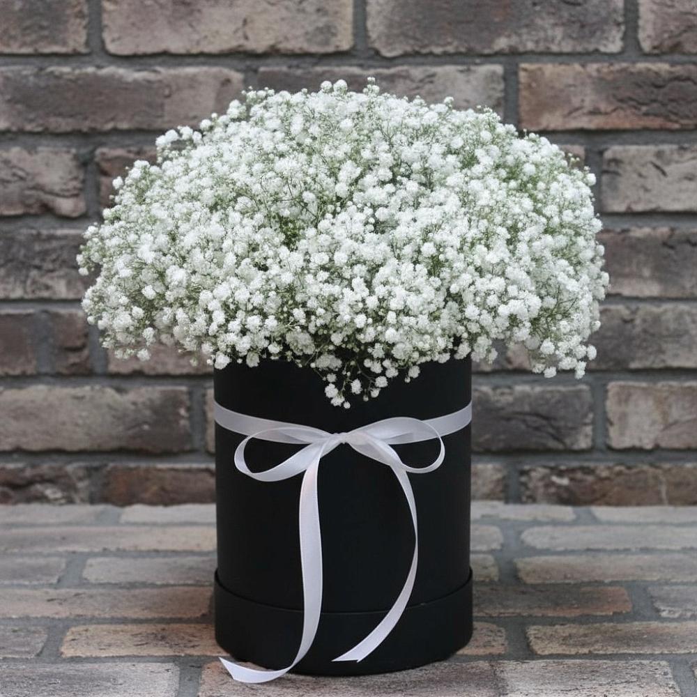 Цветочная композиция из Гипсофила в шляпной коробке в Чистеньком