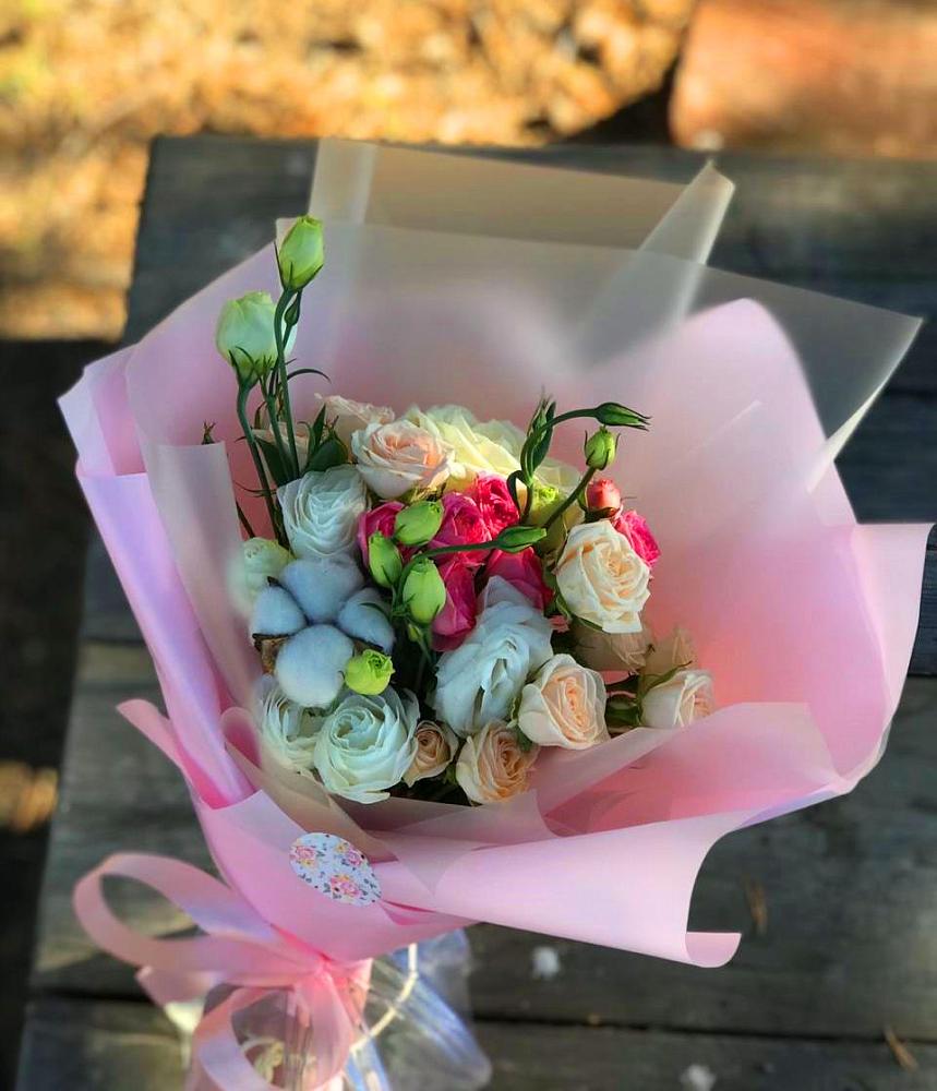 Букет цветов из: Розы и Лизиантусы в Чистеньком