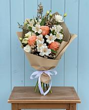 Букет цветов из:  Альстромерии, Лизиантусы, Розы и Хризантемы в Чистеньком