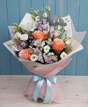 Букет цветов из:  Лизиантусы, Розы, Альстромерии и Гипсофила в Чистеньком