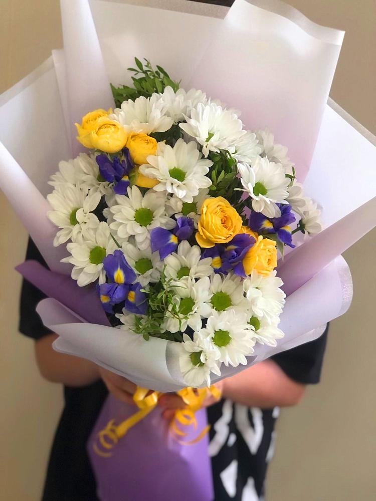 Букет цветов из: Ирисы, Хризантемы и Розы в Чистеньком