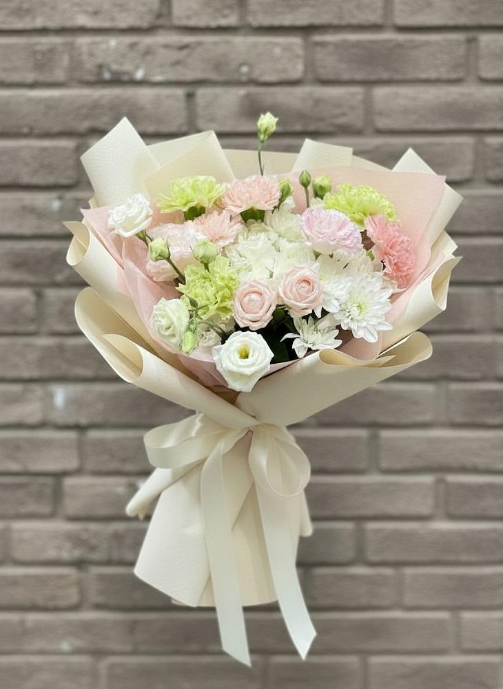 Букет цветов из: Гвоздики, Розы, Лизиантусы и Хризантемы в Чистеньком