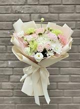 Букет цветов из:  Гвоздики, Розы, Лизиантусы и Хризантемы #REPLACE_PRED# Чистеньком