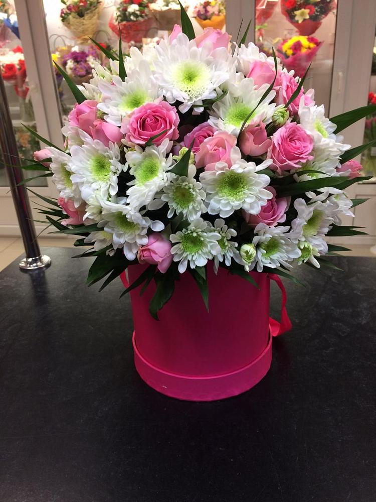 Цветочная композиция из Розы и Хризантемы в шляпной коробке в Чистеньком