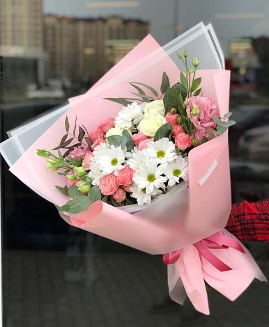 Букет цветов из: Розы, Лизиантусы и Хризантемы в Чистеньком
