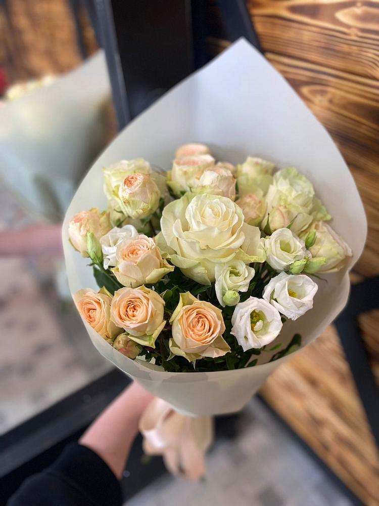 Букет цветов из: Розы и Лизиантусы в Чистеньком